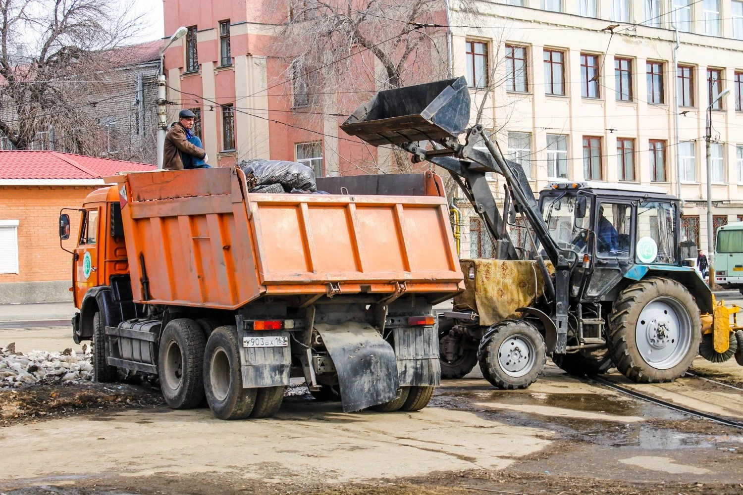 Вывоз мусора Камазом в Павловском Посаде – аренда и заказ Камаза 10 тонн от 2388 руб. в ПроМусор