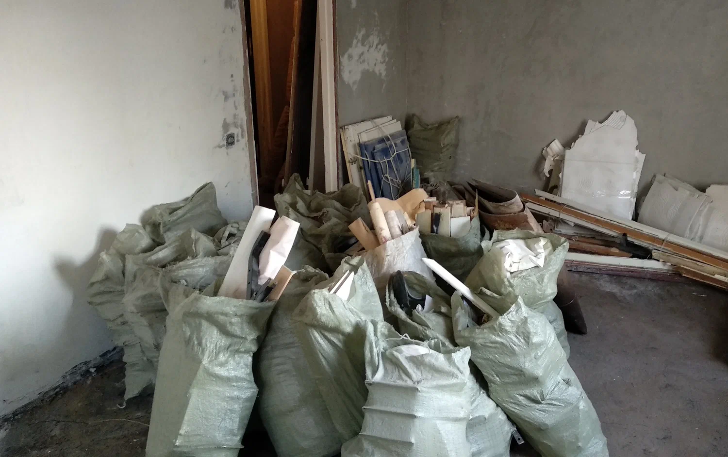Уборка строительного мусора с вывозом и утилизацией в Павловском Посаде в октябре